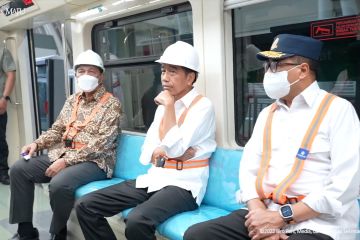 Jokowi bangga kereta LRT buatan PT Inka cepat dan tidak berisik