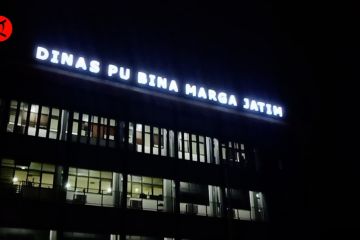 KPK geledah sejumlah kantor dinas Pemprov Jatim di Surabaya