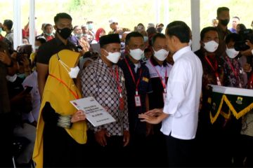 Jokowi imbau warga Cianjur manfaatkan bantuan dan perbaiki rumahnya