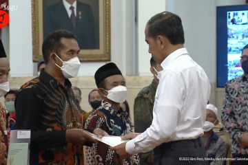 Jokowi serahkan 1,5 juta sertifikat tanah kepada rakyat