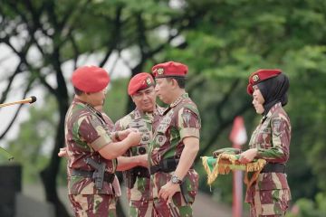 Kapolri dan Panglima TNI terima brevet komando dari Kopassus