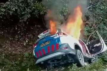 KKB serang iring iringan Polisi di Yapen, 3 mobil dibakar