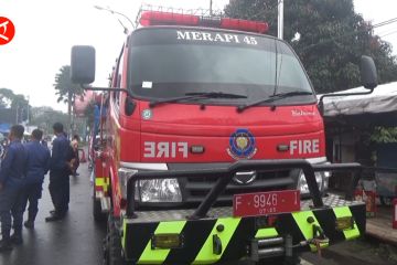 Mobil damkar disiapkan Pemkab Bogor di ruas Jalan Raya Puncak