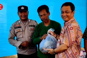 Pemkot Pekalongan salurkan alat tangkap nelayan dan benih ikan