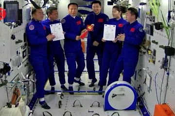 Perdana, astronot China jalani proses serah terima tugas di orbit