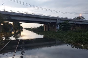 Banjir, perjalanan kereta jarak jauh memutar via jalur selatan