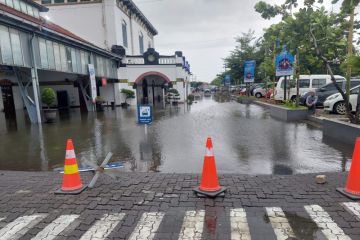 Dua titik rel di jalur utara Semarang masih terendam banjir