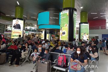 Sebanyak 12.000 penumpang tiba di Stasiun Gambir di hari pertama 2023