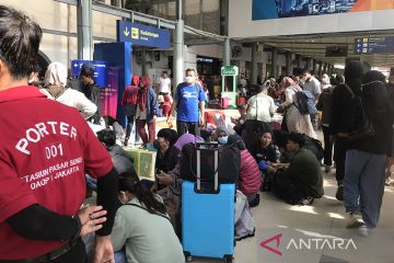 Tujuh KA dari Stasiun Pasar Senen terlambat akibat banjir Semarang