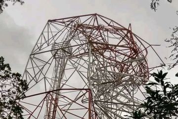 Tower Telkomsel di pedalaman Lembata ambruk akibat angin kencang