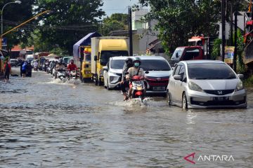 Banjir merendam jalan penghubung Kudus-Purwodadi