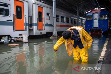 Banjir Semarang surut, perjalanan KA lintas utara Jawa kembali normal