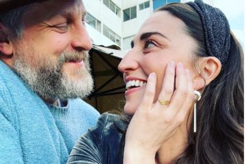 Sara Bareilles umumkan segera menikah dengan Joe Tippett