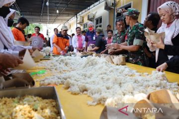 Ganjar Pranowo pastikan kebutuhan logistik korban banjir terpenuhi