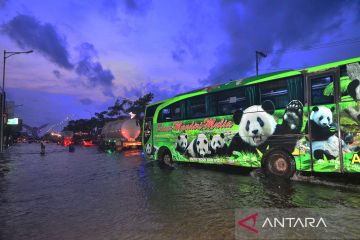 Jalan nasional pantura Kudus masih terendam banjir