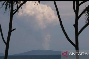 Gunung Anak Krakatau kembali erupsi pada Kamis dinihari