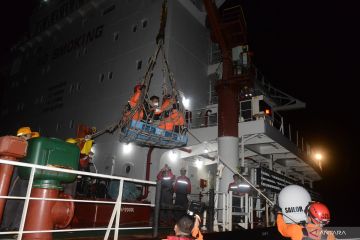 Evakuasi medis awak kapal kargo di perairan Aceh