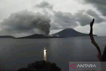 Gunung Anak Krakatau semburkan abu setinggi 750 meter
