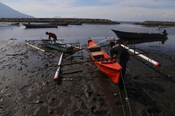 Nelayan Di Pantai Sasa Ternate Tidak Melaut