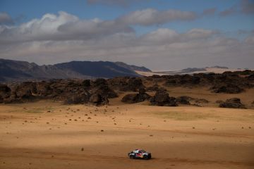Al-Attiyah menangi etape enam Dakar 2023, Peterhansel kecelakaan