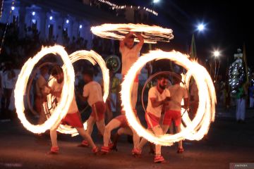 Festival Duruthu Perahera di Sri Lanka