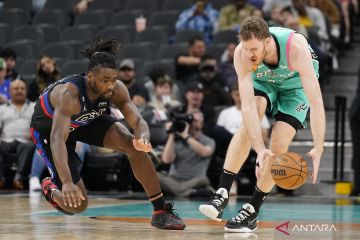 NBA : Spurs kalahkan Pistons 121-109