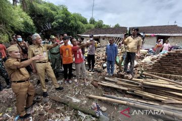 Gubernur Jateng bantu perbaikan rumah korban banjir di Brebes