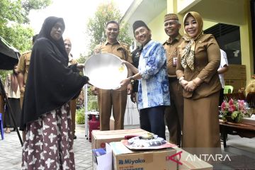 Pemkab Gorontalo serahkan bantuan Program Pahlawan Ekonomi Nusantara
