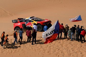 Loeb menang lagi, Al-Attiyah belum terkejar pada etape 11 Dakar
