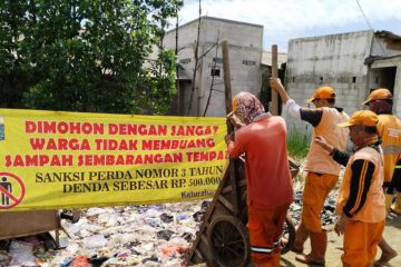 Lurah Marunda larang warga uruk empang terlantar gunakan sampah