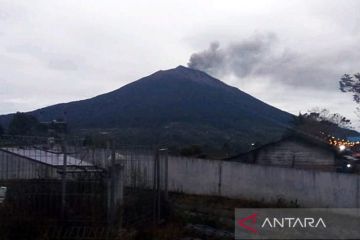 Gunung Kerinci meletus lagi selama 13 menit