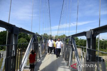 Pengoperasian jembatan gantung di Aceh Besar
