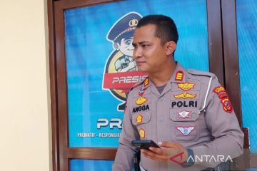 Truk boks tabrak mobil pikap di Indramayu akibatkan seorang tewas