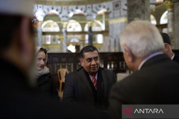 Menteri Inggris tunaikan salat di Masjid Al-Aqsa