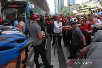 Presiden Jokowi bersepeda di kawasan CFD Sudirman-Thamrin Jakarta