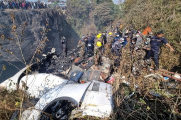 Pencarian empat korban pesawat Nepal dilanjutkan