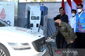 Luhut: Semua produsen mobil listrik akan masuk Indonesia
