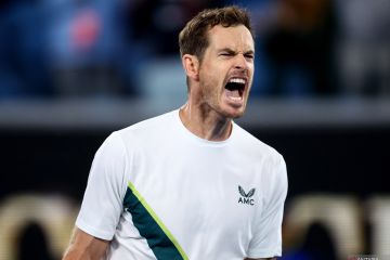 Murray ukir kemenangan pada laga yang berlangsung sampai dini hari