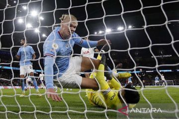 Manchester City balik taklukkan Spurs 4-2 untuk tempel ketat Arsenal