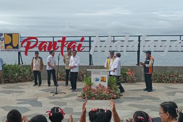 Presiden ajak masyarakat jaga kebersihan pantai Malalayang