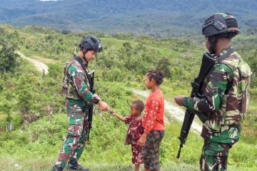 Prajurit TNI ajak masyarakat Serambakom ikut jaga keamanan