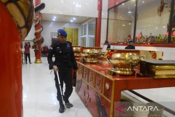 Sterilisasi vihara jelang Imlek di Aceh