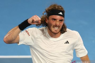 Tsitsipas perlu bertarung lima set untuk mencapai perempat final