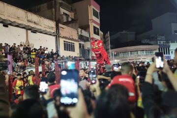 Barongsai itu kembali melenggok pada malam Imlek