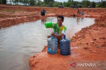 KESULITAN AIR BERSIH DI BATAM&nbsp;
