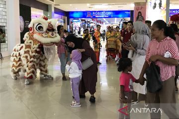 Atraksi Barongsai meriahkan perayaan imlek di Maluku City Mall Ambon