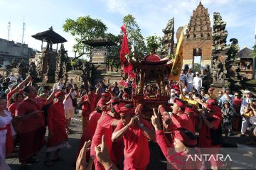 Uniknya kirab perayaan tahun baru imlek di Denpasar