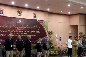 KPU dan Pemkot Jakbar lantik 169 anggota Panitia Pemungutan Suara