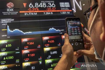 IHSG ditutup melemah 14,07 poin ke level 6860