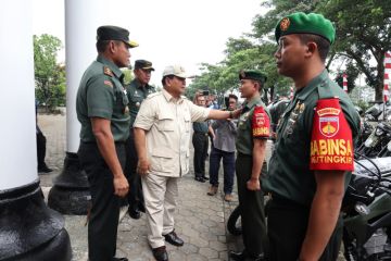 Menhan serahkan 100 motor bagi Babinsa di Semarang